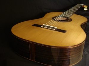 lem kayu untuk gitar akustik