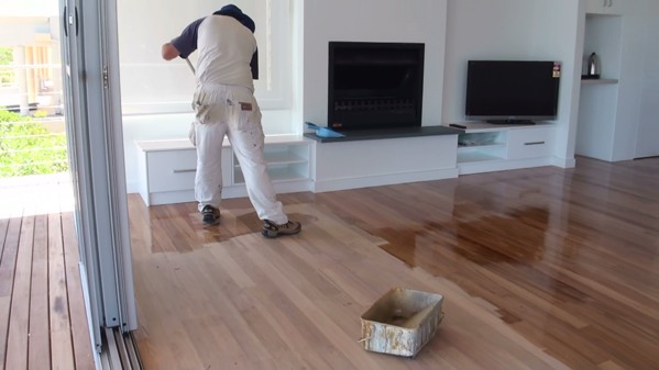 pengecatan ulang lantai kayu