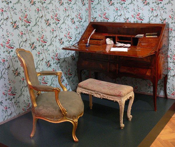 piano antik